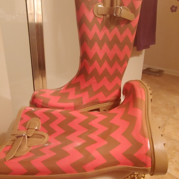 Rain boots - Picture 3 of 7